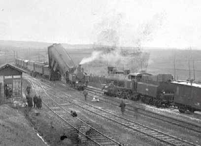 historie ŘÍČANY 1916 Je adventní čas roku 1916. Krátce po Mikuláši, v sobotu 9. prosince, se ve stanici Říčany srazil posunující nákladní vlak s přijíždějícím osobním vlakem.