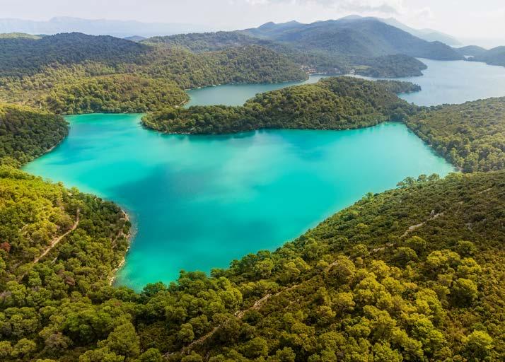 MLJET ostrov věčného jara Nejzalesněnější jaderský ostrov je ideálním místem ke zkoumání přebohaté flóry i fauny a k poklidnému zážitku, který nám poskytuje netknutá