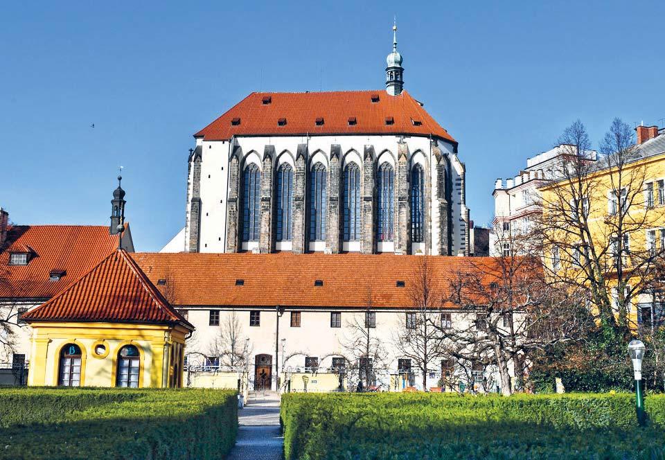 Vnímali jsme jen to, jak rodiče stále hlídali, abychom měli zatemnění a aby nevznikla žádná skulinka, kterou by bylo vidět světlo do bytu.