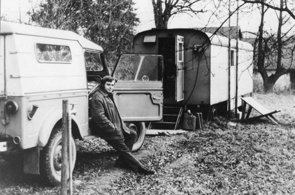 Již během středoškolského studia (1964-1966) aktivně pracoval ve Speleologickém klubu Praha a geologickém kroužku při muzeu v Jílovém.