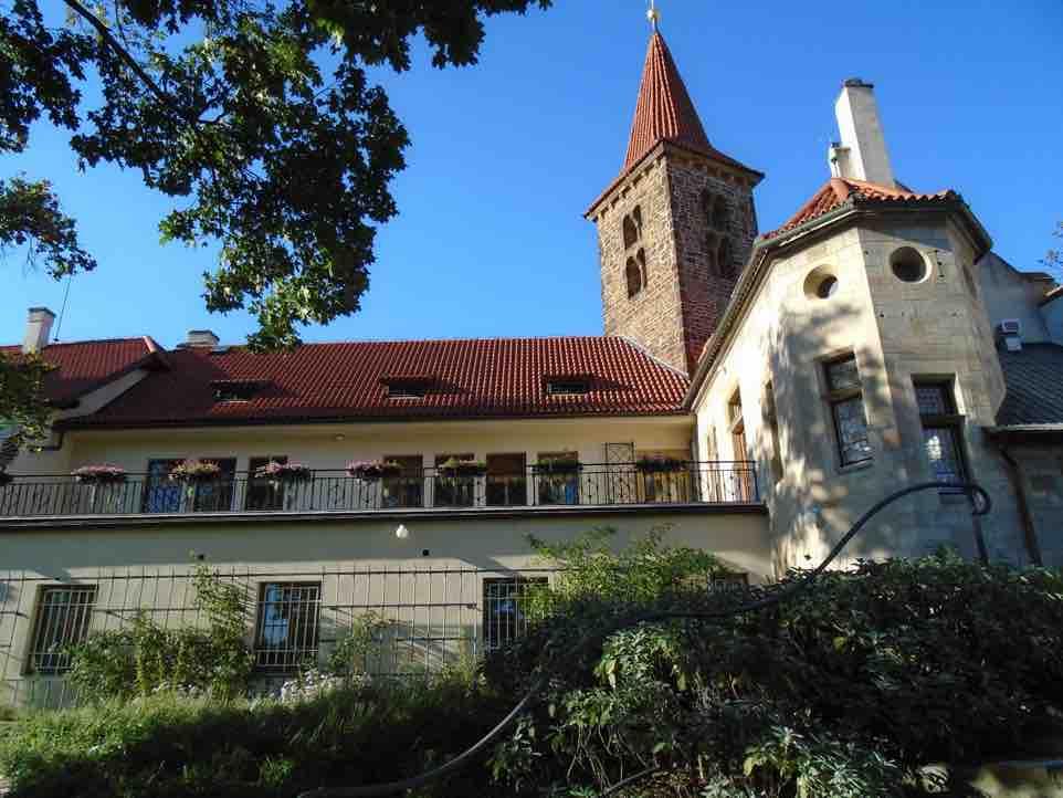 127 Pohled z nového alpína. GEOLOGICKÝ ÚSTAV AV ČR, v.v.i. Laboratoř paleomagnetismu Průhonice 770 www.gli.cas.cz 272 690 115 773 071 208 inst@gli.cas.cz Vedoucí oddělení emeritní vědecký pracovník AV ČR vedoucí vědecký pracovník prof.