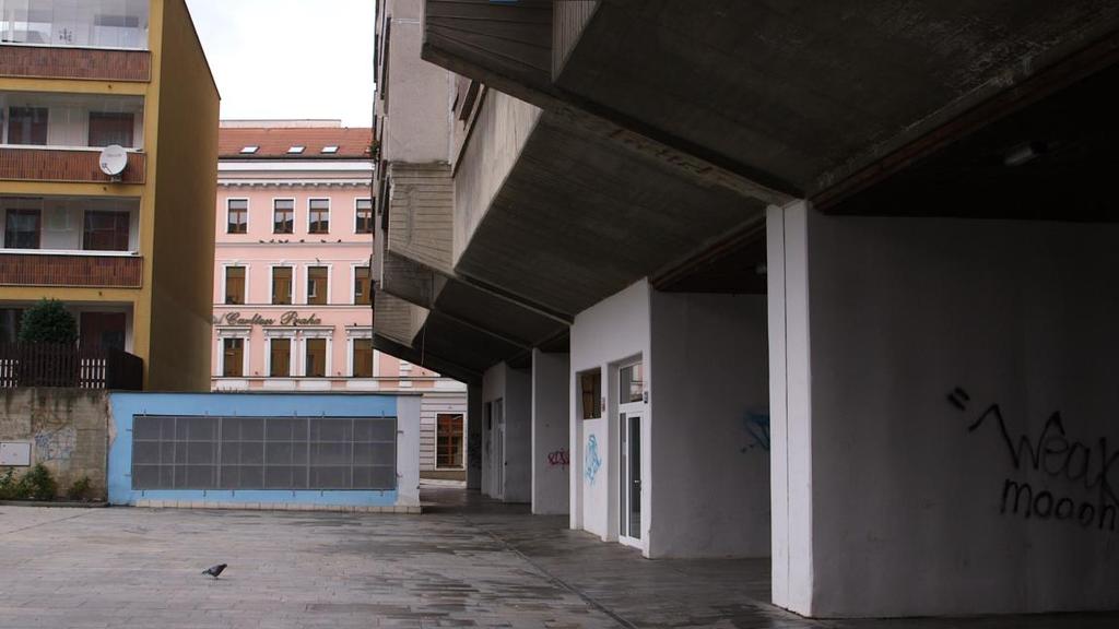5. 2 Výsledky filmu 5.2.1 Stav a architektonické a stavební řešení panelového domu v Kubelíkově ulici, čísla popisná 703, 717, 725 a 733 Blok v Kubelíkově ulici je de facto jedna velká stavba