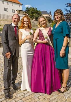 řada zleva: Irena Coufalová, Valérie Chocholová, Koleta Moravcová,