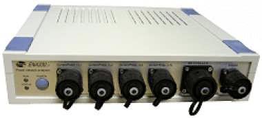Princip statických elektroměrů reprezentují dva kusy elektroměrů, z nichž jeden s třídou přesnosti 2 je odpovídající moderní náhradou za dosluhující výše zmiňovaný indukční elektroměr.