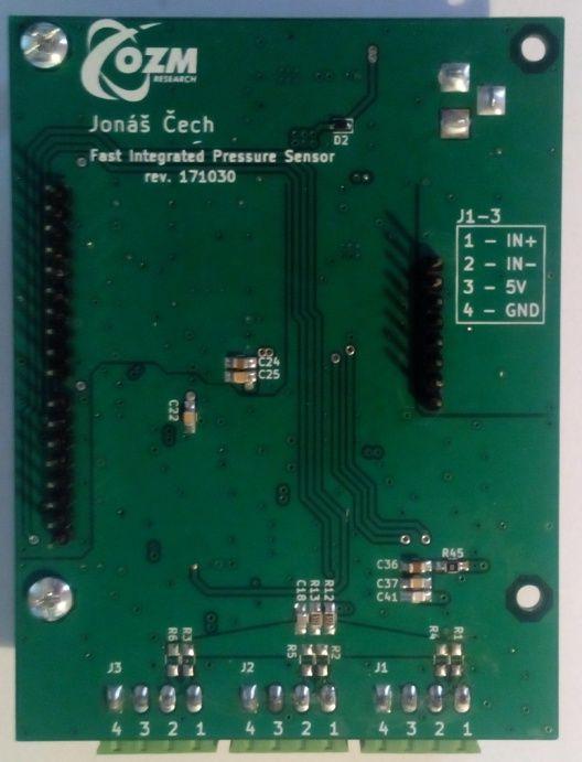 K tomu účelu byl vybrán diferenciální zesilovač (FDA, fully diferential amplifier) THS4551 od firmy Texas Instruments, v zapojení, jež umožňuje vytvořit diferenciální signál ze vstupního single ended