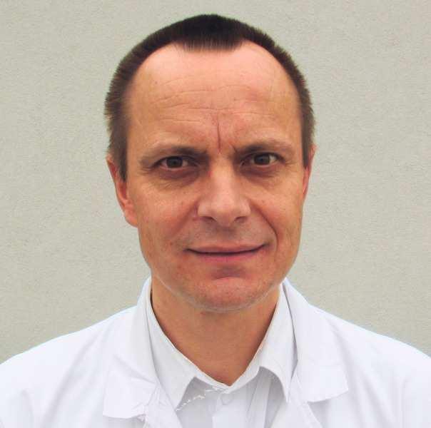 PŘEDSTAVENÍ VEDENÍ LF UP Proděkan pro zahraniční vztahy a General Medicine: prof. Mgr. MUDr. Milan Raška, Ph.D. e-mail: milan.raska@upol.