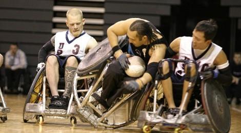 Více o klasifikaci najdete na www.crsv.cz.m, o rozměrech hřiště a vybavení na www.quadrugby.com. Obr. 53 Ragby vozíčkářů http://www.handisport.cz/old/rugby.