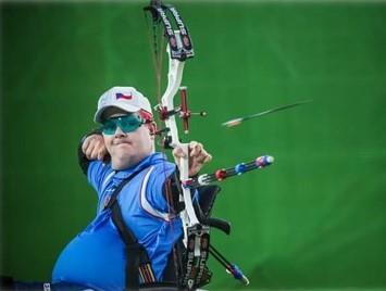 David Drahonínský (* 19. 05. 1982) český sportovec, kvadruplegik, od roku 1999 po úraze upoután na ortopedický vozík.