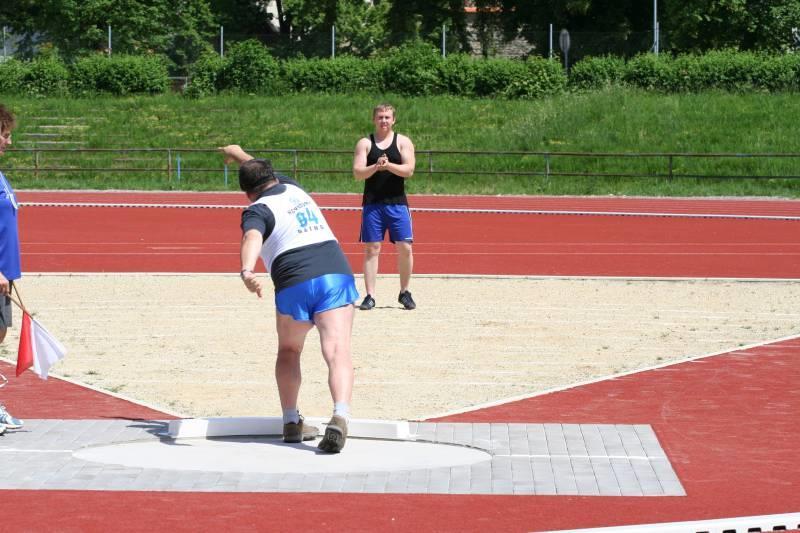Sportovní aktivity osob se smyslovým postižením Obr. 12 Běh nevidomých atletů Obr.