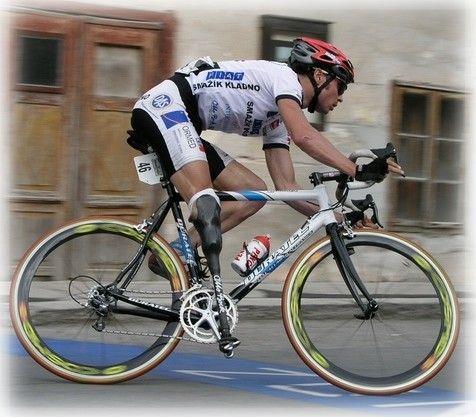 Obr. 29 Cyklista s podkolenní