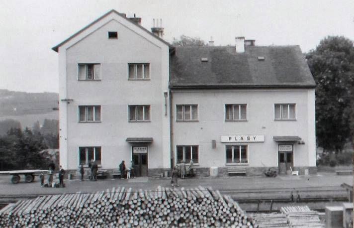Tento nápad byl nastartován nálezem sošky, která byla ukryta při rekonstrukci nádražní budovy. Takže 18.9.2021 v 15:00 se to stalo.