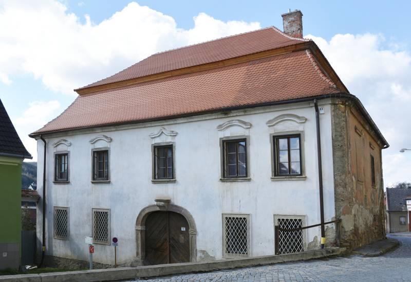 2.2 Zájezdní hostinec Peklo Budova náleží k historické zástavbě města Tišnova a řadí se do souboru dochovaných staveb ze 17. a 18. století (Obr. 2).
