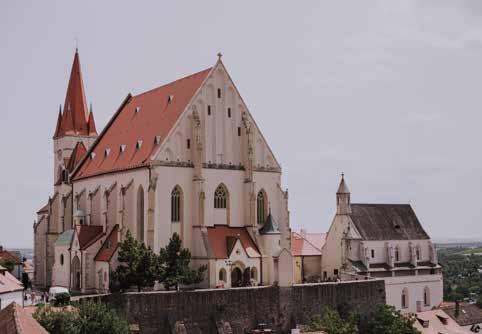 kostel sv. Mikuláše schopno obstát jako pevnost. Hradby se staly nepotřebnými a již za napoleonských válek začala jejich částečná demolice. V 19.