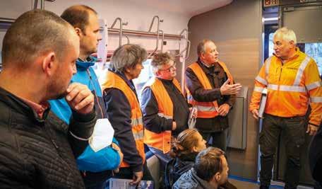 ČD se připravují na výjezd InterJetů Zaměstnanci Českých drah jsou postupně proškolováni na provoz deseti pětivozových souprav InterJet.