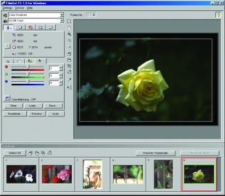 Technické parametry: Canon FS4000US Stolní filmový skener Skenovací prvek: CCD Svìtelný zdroj: studená katodová fluorescenèní lampa (normální skenování), infraèervené svìtlo svìtelné diody LED pøi