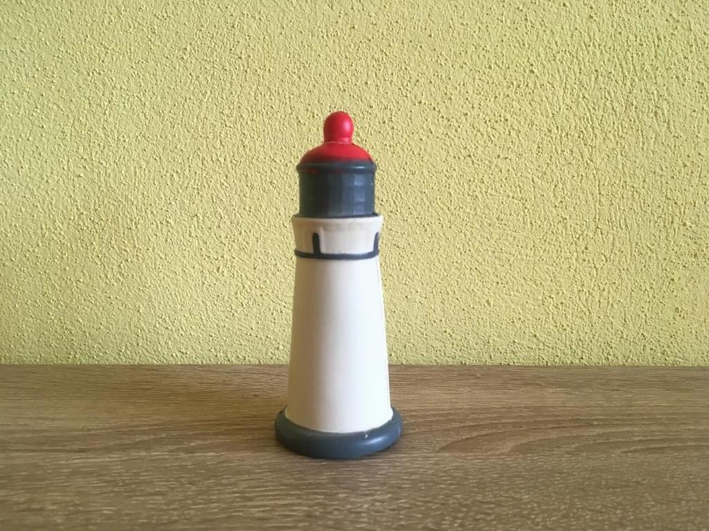 Obrázek 7: Jakou máš sílu pěnový maják Tento majáček jsme postavili opět doprostřed stolu před žáka a požádali jsme ho, aby přistoupil blíže a ukázal, jakou má sílu.