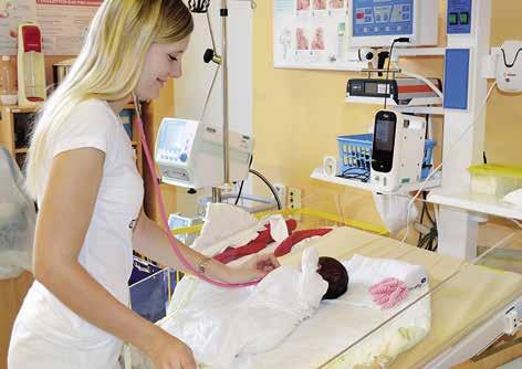 ROČNÍK 13 ČÍSLO 1 ÚNOR 2019 Magdaléna Urbanová se kvůli dětem stala lékařkou MLADÁ DOKTORKA DĚTSKÉHO ODDĚLENÍ JESENICKÉ NEMOCNICE OD MLÁDÍ JEZDÍ NA DĚTSKÉ TÁBORY JAKO VEDOUCÍ NEBO ZDRAVOTNÍK.
