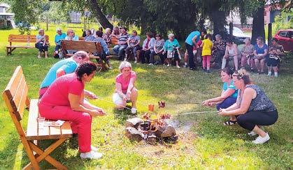 záhonů, vysázeno postupně bude 900 rostlin a 2