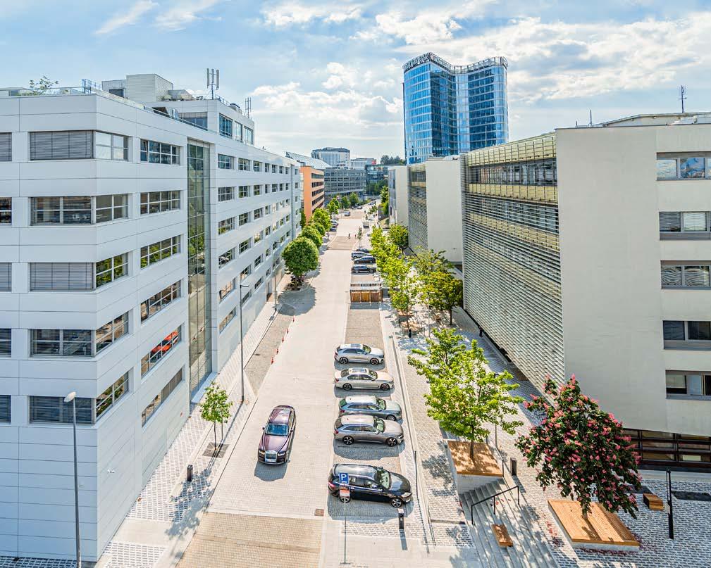 6 Co se děje v BB Centru BB Centrum City Proměny BB Centra Máte-li chuť, pojďte si s námi prohlédnout, co je na Brumlovce nového, tedy jak se za poslední rok lokalita proměnila.