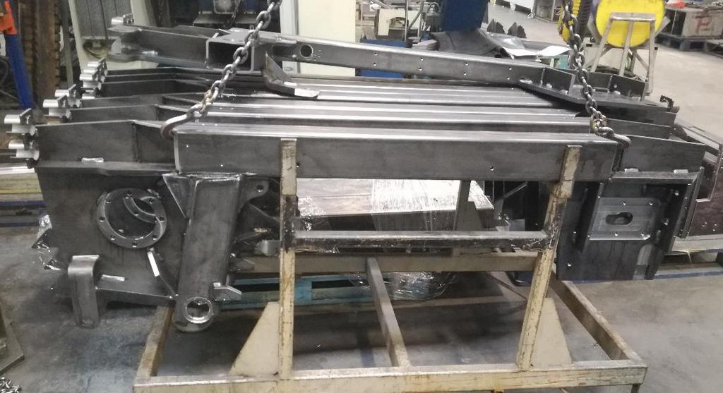 Strana: 14 u odlitku z polymerbetonu je 80 mm. Nejmenší tloušťka stěny u konzoly je pouze 15 mm a z tohoto důvodu by se musela změnit celá konstrukce.