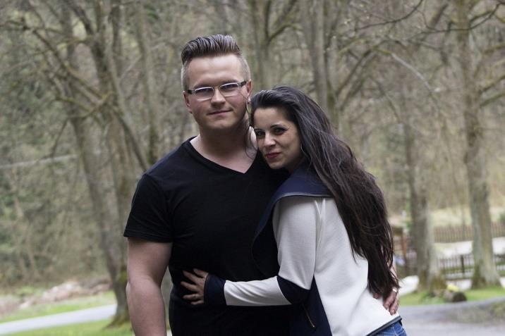 Naše začátky nebyly úplně jednoduché, prošli jsme si nejednou klikatou cestou, ale vše, co se nám stalo, náš vztah ještě více utvrdilo v tom, že k sobě prostě patříme a půjdeme spolu životem ruku v