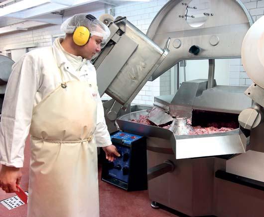 tepelné opracování výrobků, používání a dávkování koření nebo praní střev pro přípravu klobás a jitrnic. Každému řezníkovi prošly rukama za život kilometry střev.