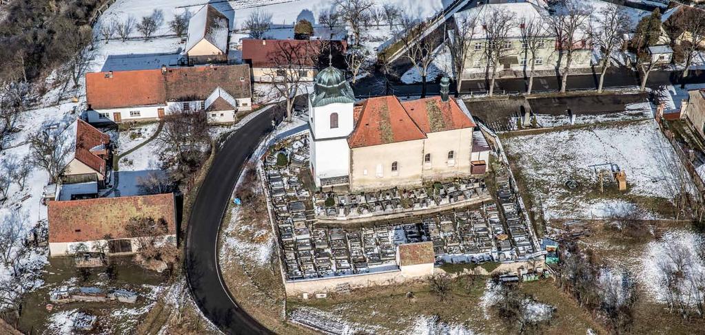 Kostel Narození Panny Marie ve Vysokém Újezdu je datován do 13. století a je ve svém původním vzhledu skvěle zachován. Lze předpokládat, že na jeho místě nějaká svatyně z románské doby již stála.