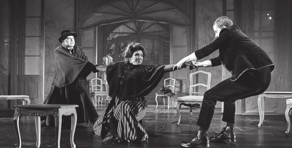 PREMIÉRY 2016 2021 Julien Green ZÍTŘEK SE NEKONÁ Překlad Kateřina Lukešová Úprava Hana Burešová a Štěpán Otčenášek Režie Hana Burešová Dramaturgie Štěpán Otčenášek Scéna Martin Černý Kostýmy Kateřina
