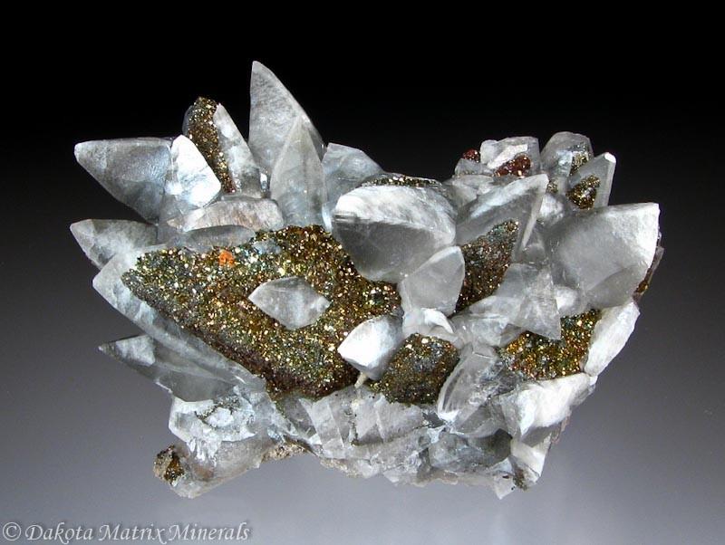 Minerál některých rudních ložisek, běžný v uhlonosných sedimentech ve formě