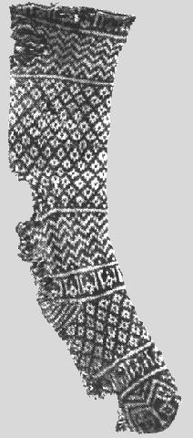 Koptské ponožky z Egypta (kolem roku 1000 n.l.). (vzorované) Pletení vzniklo zřejmě ještě dříve než v 5. stol. n. l.