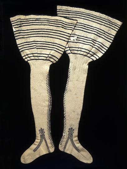 HISTORIE PLETENÍ ROZMACH PLETENÍ V EVROPĚ PLETAŘSKÉ CECHY Kolem roku 1500 vlastnila většina bohatých Evropanů alespoň jeden pár ponožek, punčoch. 16. stol.