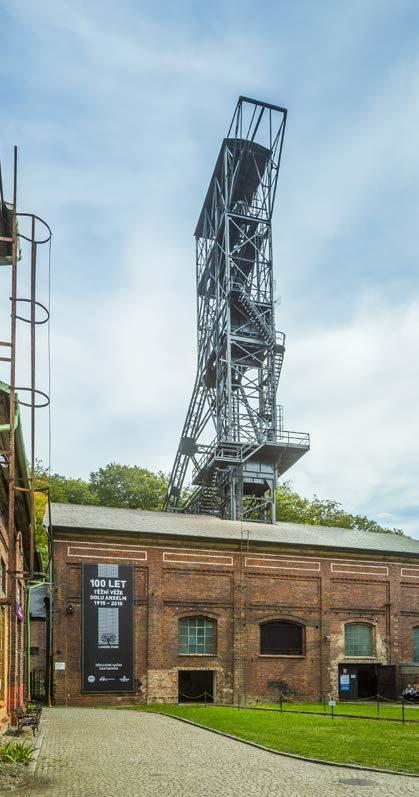 22. Landek Park Národní přírodní památka Kopec Landek nad soutokem řeky Odry a Ostravice sice není moc vysoký, ale jeho zalesněné svahy lákají k návštěvě unikátní lokality s geologickou a historickou