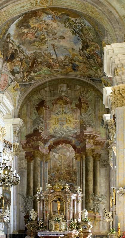 Největší atrakcí v okolí je pak Naučná stezka břežských polychromií (Szlak Polichromii Brzeskich). Jedná se o největší seskupení těchto maleb v Polsku.