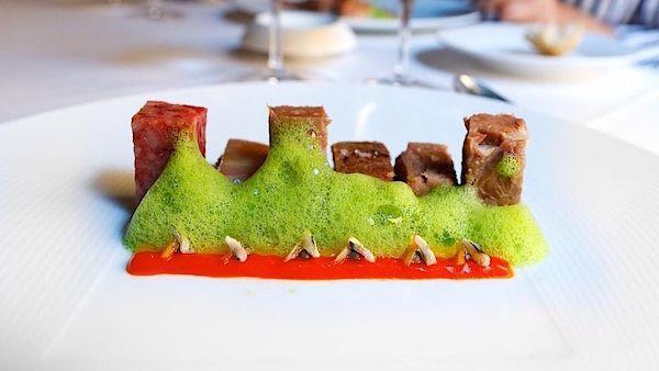 Gurmetské restaurace můžeme též označit jako luxusní. Většinou se pyšní například hvězdou Michelin.