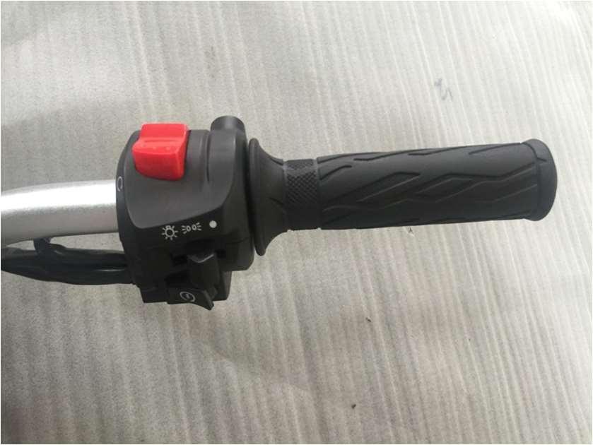 Záběh motoru Prvních 800 km jsou dobou záběhu. Zachovávejte následující pravidla během záběhu : 1 Nezvyšujte nadměrně rychlost motoru.