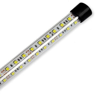 Obrázek 4 Příklad LED trubice pro akvárium 10 W [4] 3.1.2 Akvarijní filtry Akvarijní filtry slouží pro čištění vody v akváriu.