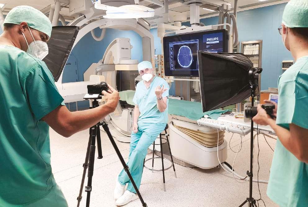 VĚDA A VÝZKUM Patenty a spolupráce s aplikační sférou Fakulta nepodceňuje aplikovanou stránku výzkumné činnosti, protože celospolečenský užitek je jedním z kritérií úspěšného výzkumu.