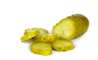 Tatarská omáčka Tatarská omáčka Základní 4 cornichon okurčičky ½ šalotky 1 lžíce kapar 1 filet ančovičky v oleji Všechny suroviny nakrájíme na opravdu malé kostičky a přimícháme do