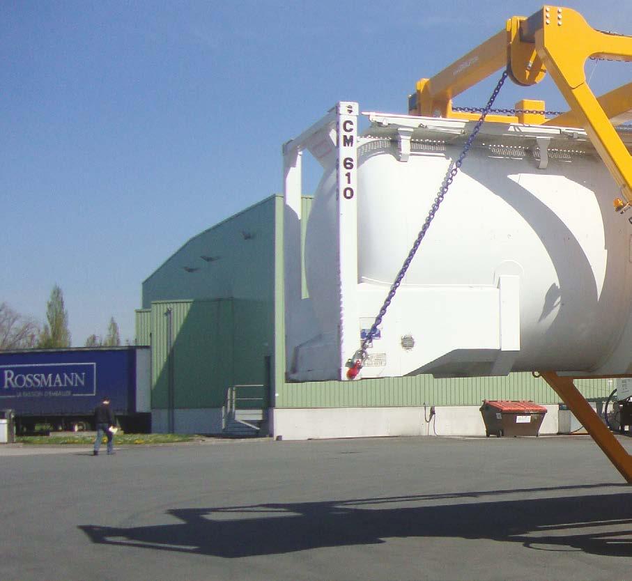 cz/clanky/combilift-straddle-carrier-nezamenitelny-terminator-s-irskymi-koreny, která například v Hodoníně vyrábí velkorozměrové prefabrikáty pro vodohospodářské stavby.