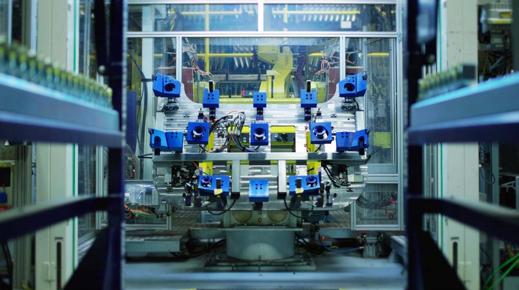 3D TISKOVÁ FARMA ÚDRŽBY SVAŘOVNY MBII ZÁVODU MLADÁ BOLESLAV Zcela největší 3D tiskovou farmu ve Výrobě a logistice ŠKODA AUTO najdete v oddělení údržby svařovny MBII závodu Mladá Boleslav.
