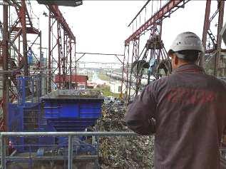 (Ústí nad Labem) projektuje a dodává pro skupinu cementáren LAFARGE technologické celky pro dopravu a možnost spalování alternativních paliv v kalcinátorech a rotačních trubkových pecích.