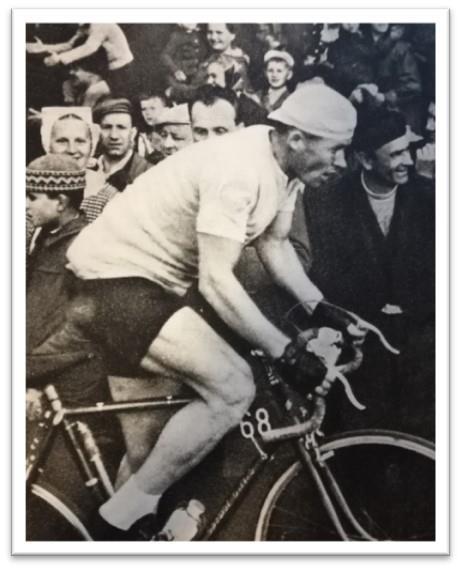 Pavel Doležel 182 a na třetím místě polský cyklista Jan Kudra. První příčku v soutěži družstev obsadilo SSSR, druhou Polsko, třetí NDR a ČSSR opět obsadilo příčku čtvrtou. 183 Obr. 39.
