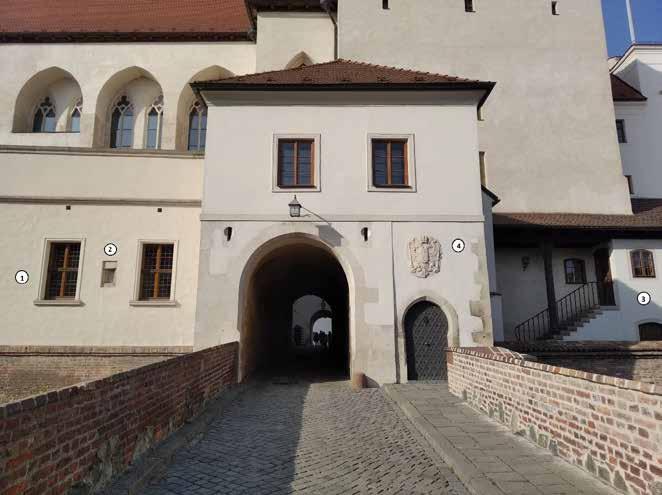 1. MOST Nyní stojíme na mostě, který byl vybudován v 18. století, kdy se Špilberk rozrůstal na mohutnou barokní pevnost. Jeho stavba souvisí především s praktickým hlediskem.