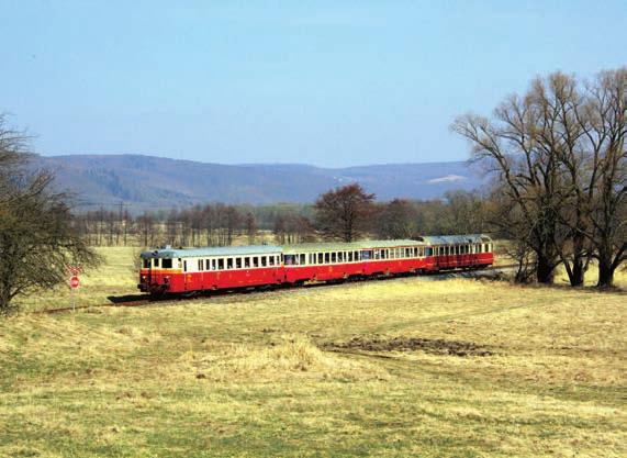 ... historické vlaky KALENDÁŘ VÝLETNÍCH NOSTALGICKÝCH VLAKŮ 2022 Rekreační doprava