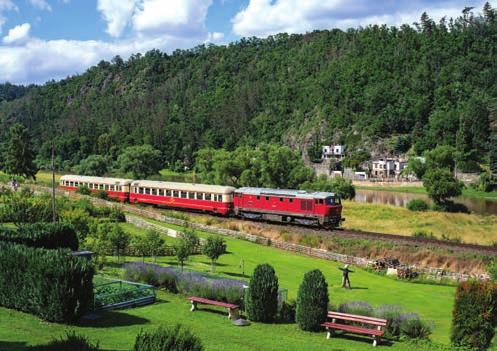 ŽELEZNIČNÍ DOPRAVA Rakovnický rychlík Trasa: Praha hl. n. Beroun Křivoklát Rakovník Kralovice u Rakovníka a zpět Rychlík vyjíždí ráno z Prahy hlavního nádraží proti proudu řeky Berounky.