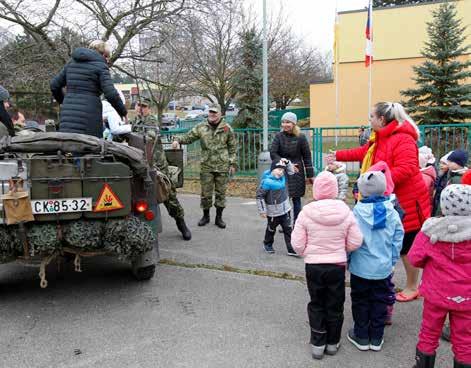 VOLNÝ ČAS ŠKOLY Jak se žilo na zámku a jiné výlety Doba kovidová nepřeje společenskému životu ani cestovnímu ruchu.