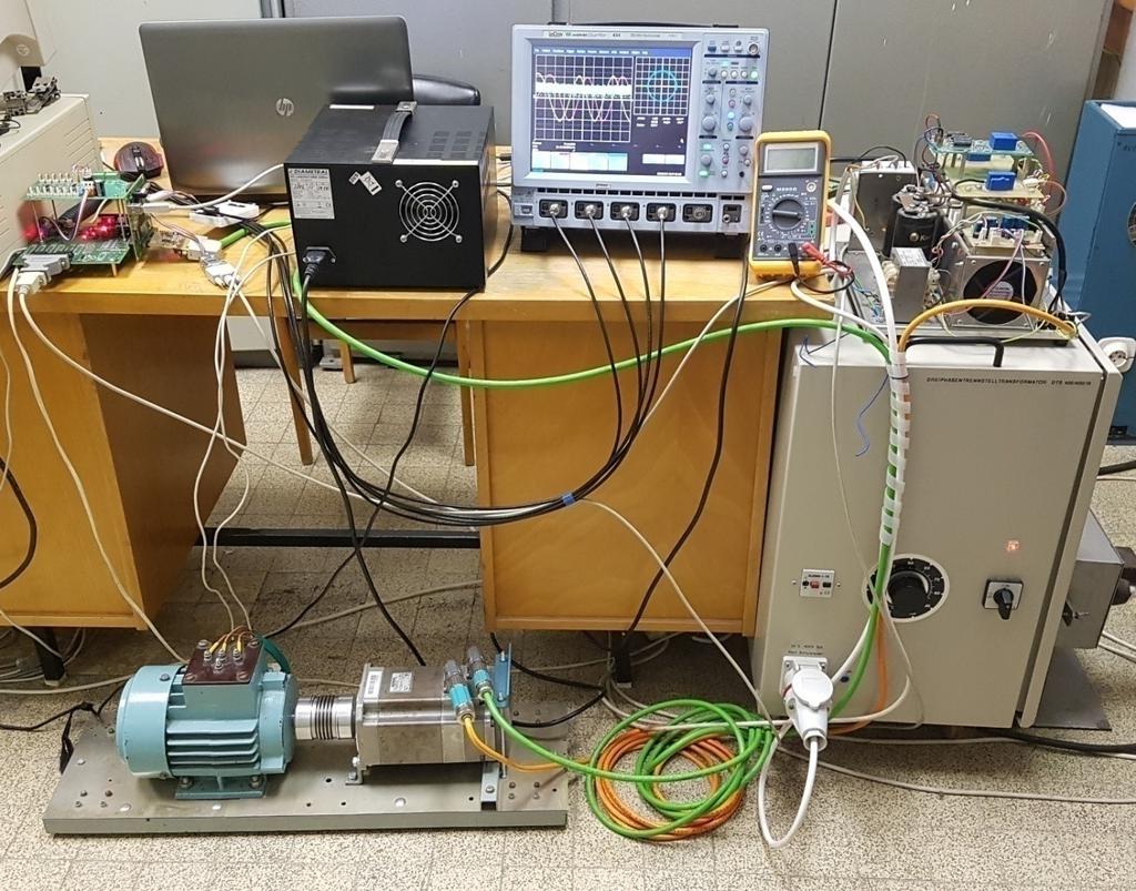 5. LABORATORNÍ STANOVIŠTĚ Praktické měření a testování vytvořeného algoritmu DTC proběhlo v Laboratoři elektrických regulovaných pohonů - E103 na VŠB.