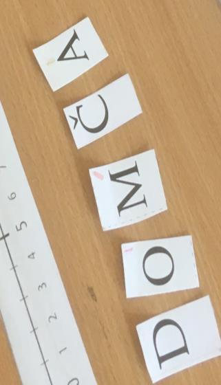 H A N A - 4 písmena), vytleskáváme slabiky, ke slabičnému vzorci přiřazujeme jména ze třídy, např.:.. = PEPA, JANA, EVA; /. = KLÁRA, BÁRA;. / = JONÁŠ, TOMÁŠ, LUKÁŠ atd.