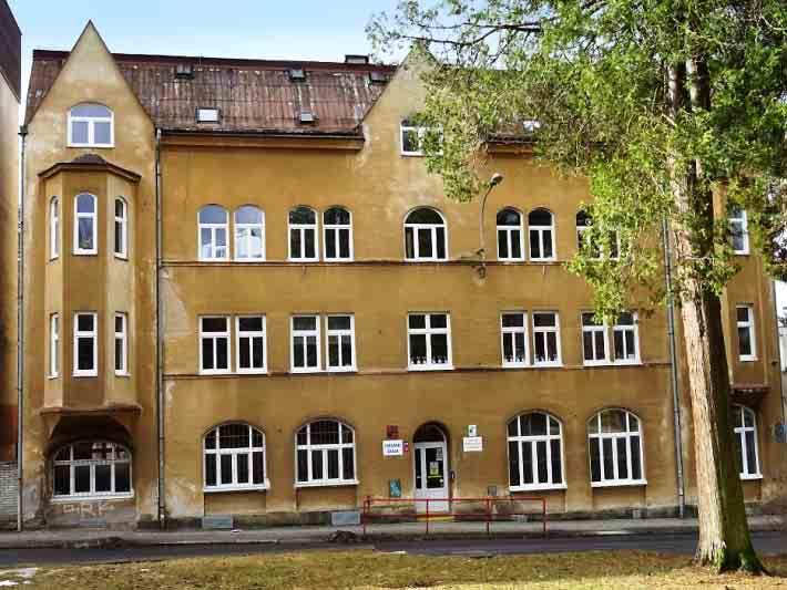 Jedná se o dvě školy, jejichž zřizovatelem je Liberecký kraj a jsou určeny pro děti a žáky se speciálními vzdělávacími potřebami a dvě