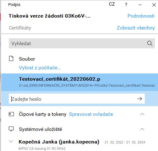 Poté se zobrazí okno, v němž uživatel vybere certifikát pro podepisování, kterým disponuje, a také určí cestu (soubor, čipové karty a tokeny, systémové úložiště), k tomuto svému certifikátu.